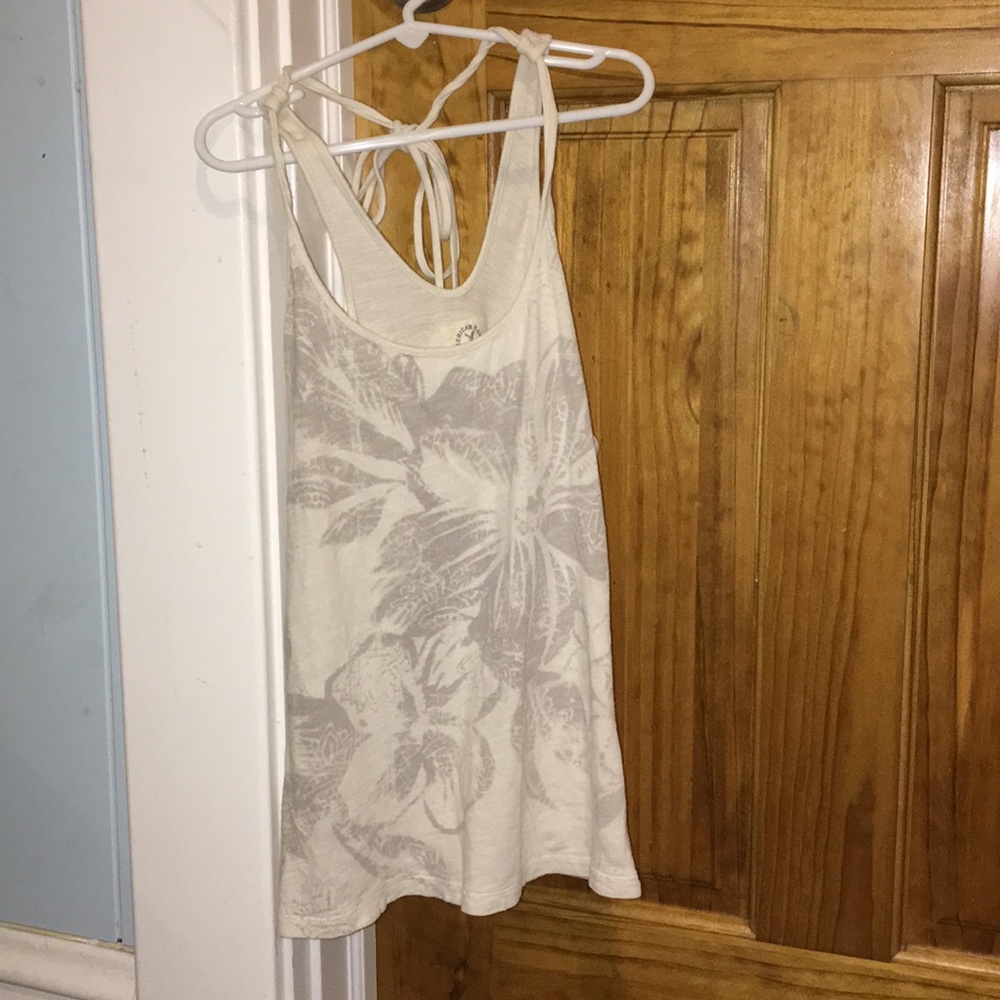 American Eagle White And Grey Floral Camisole 🦅
